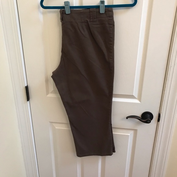NY & Co Brown Capris Size 16 - Picture 1 of 5